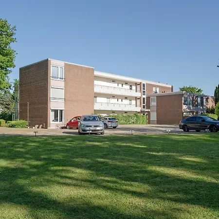 Marina Breeze Apartment *