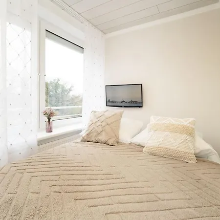 Marina Breeze Apartment