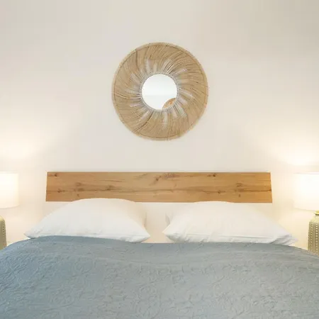 Marina Breeze Apartment *