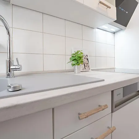 Marina Breeze Apartment