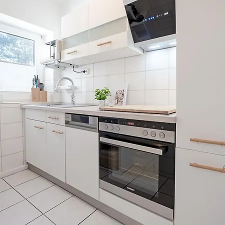 Marina Breeze Apartment *